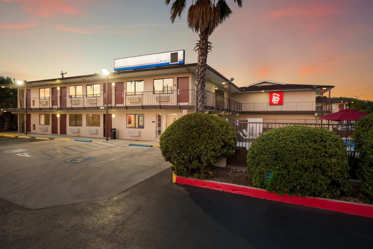 Red Roof Inn San Antonio E - Frost Bank Center Exterior photo